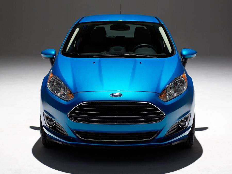  Ford Fiesta Titanium Hatchback 2013 года  (NA) (фото 2 из 28)